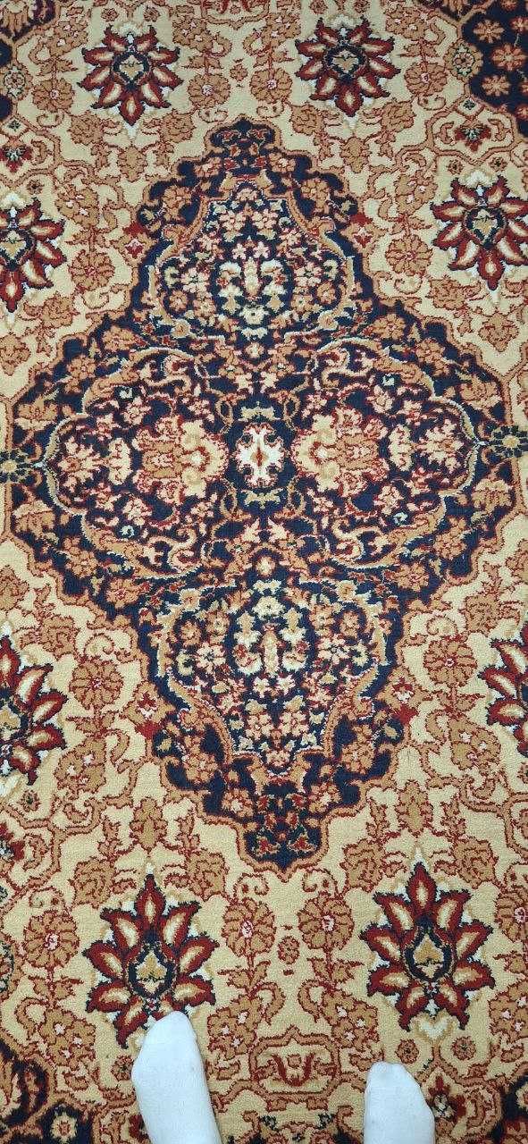 Палас 200*300, толстый, в отличном состоянии