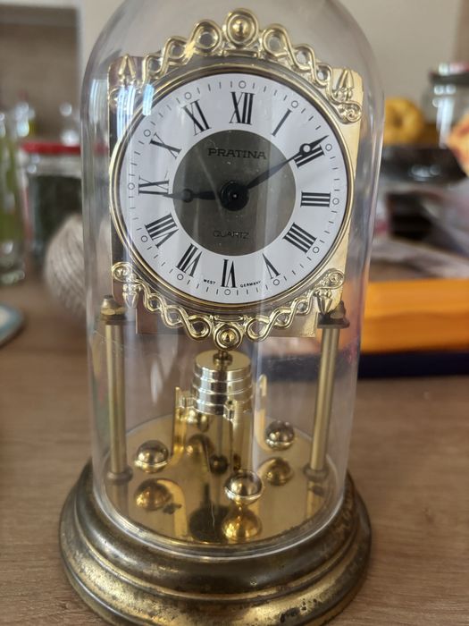 Ceas pratina quartz de colectie functional cu pendulul stricat