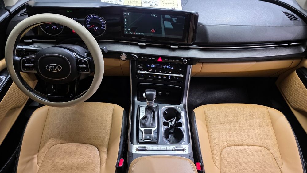 Kia Carnival 9-Seater Prestige