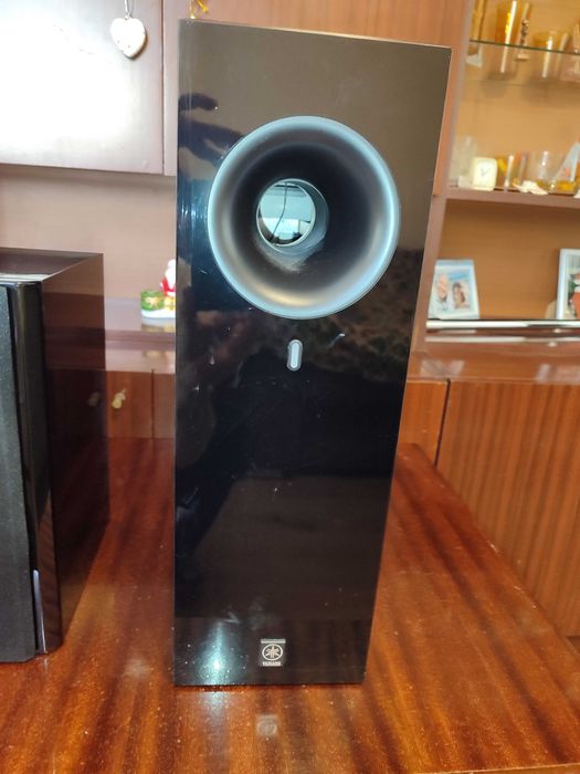 Субуфер Yamaha NS-SW210 + стойки за стена Vogels.