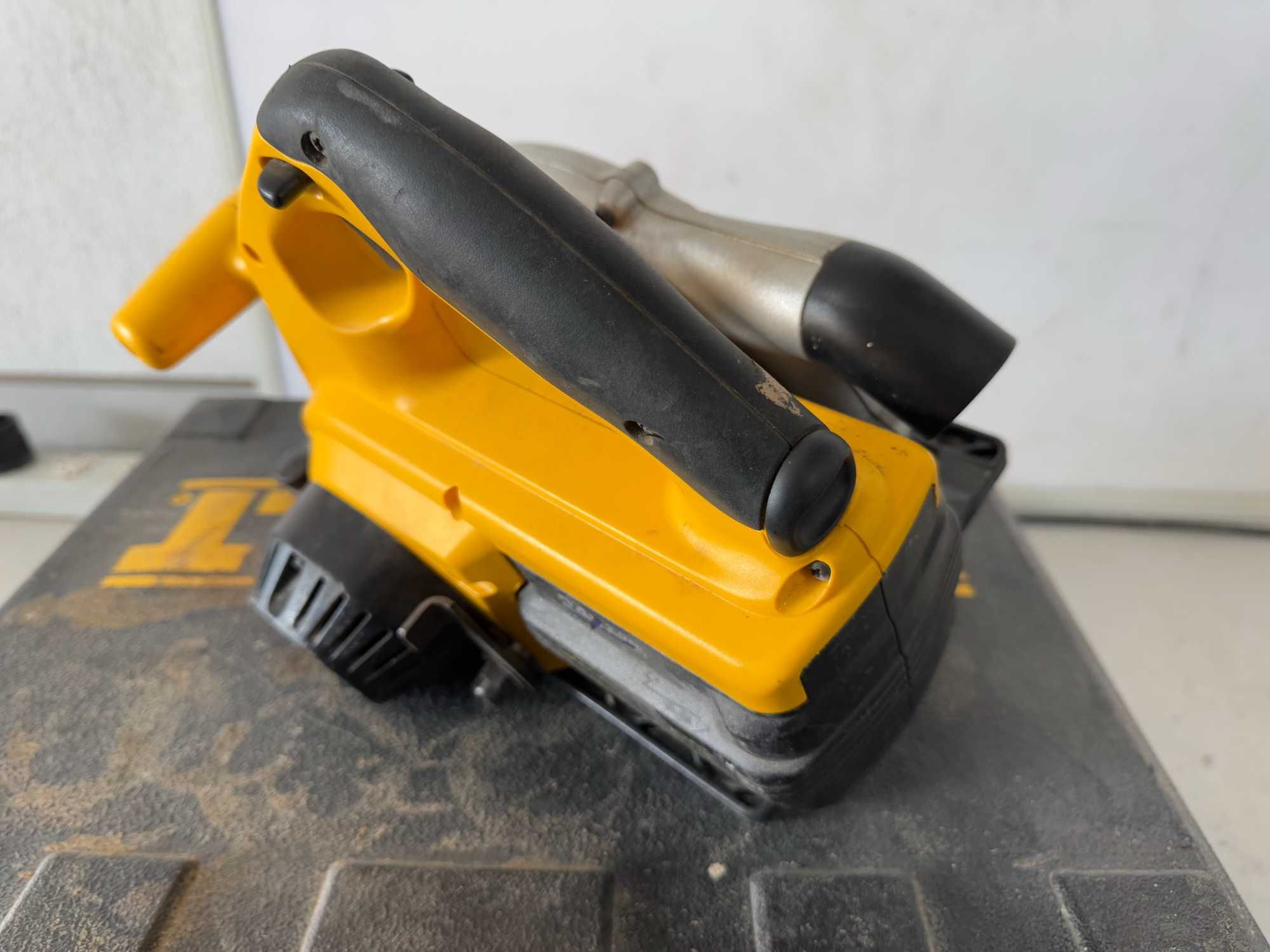 Ръчен циркуляр - Dewalt 24 V