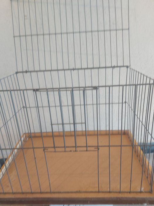 Три броя клетки за птици