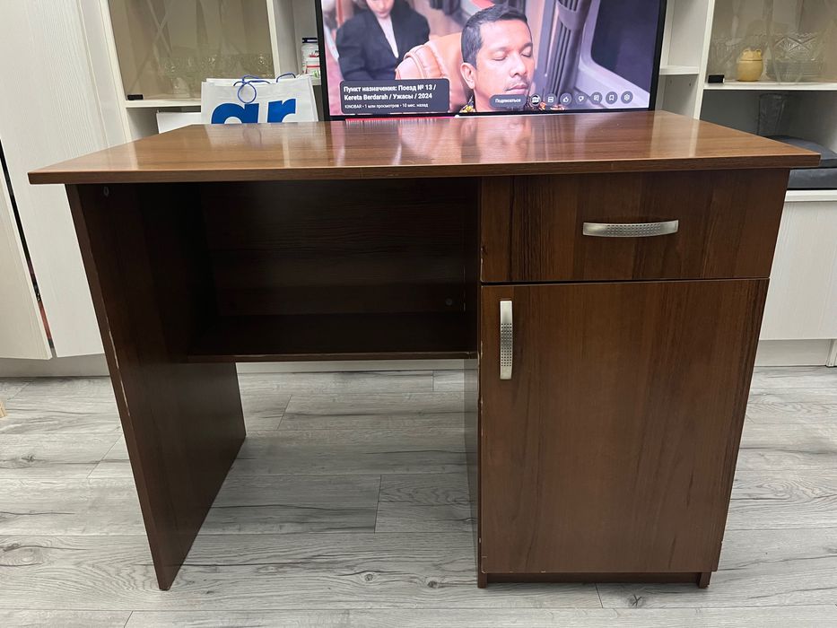 Продам письменный стол
