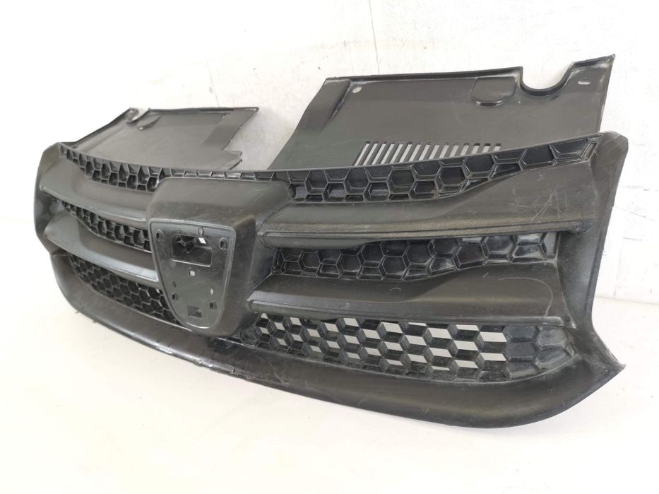 Grila Radiator Dacia  Logan 2 2013 2014 2015 2016 Originala In Stare B