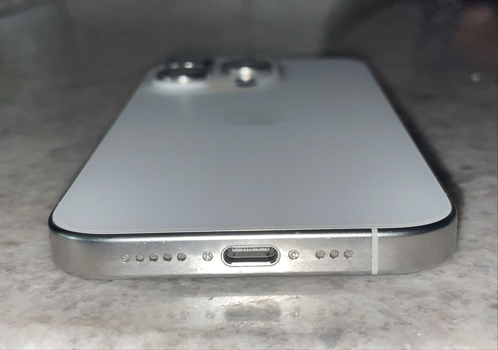 Iphone 15 pro 256GB бял
