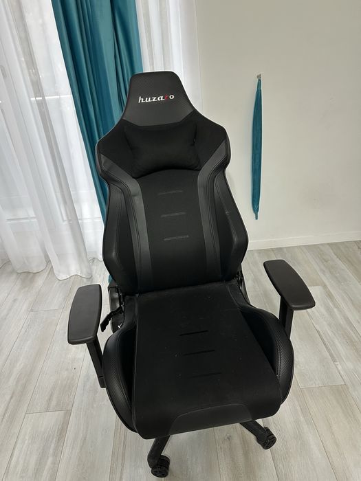 Se vine scaun gaming si birou impecabile.