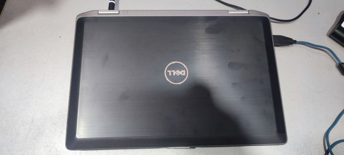 Лаптоп DELL E6420 с Windows 10 PRO.
