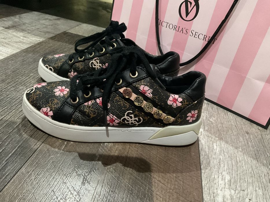 Adidasi guess nr 36