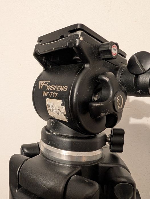 Trepied weifeng wf717 (fernicer) cap fluid