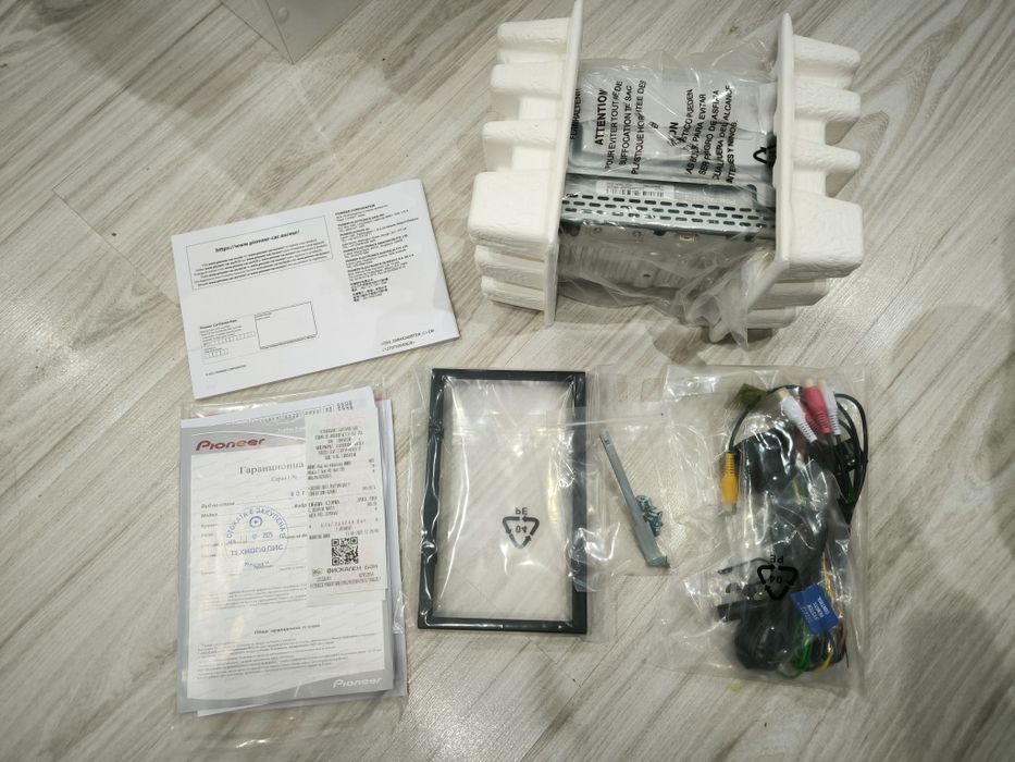 Мултимедия Pioneer (Пионер), Модел DMH-A240BT