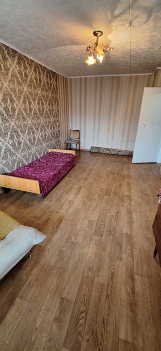 Продам 1 комн., 13 мкр., 4 этаж неугловая.