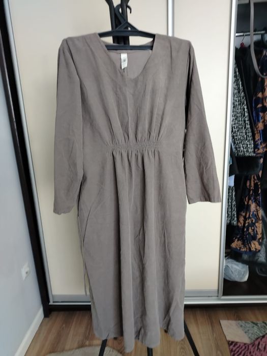 Платье  легкий микровильвет очень элигантное, новое подарок размер не