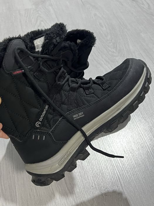 Продам ботинки спортивные