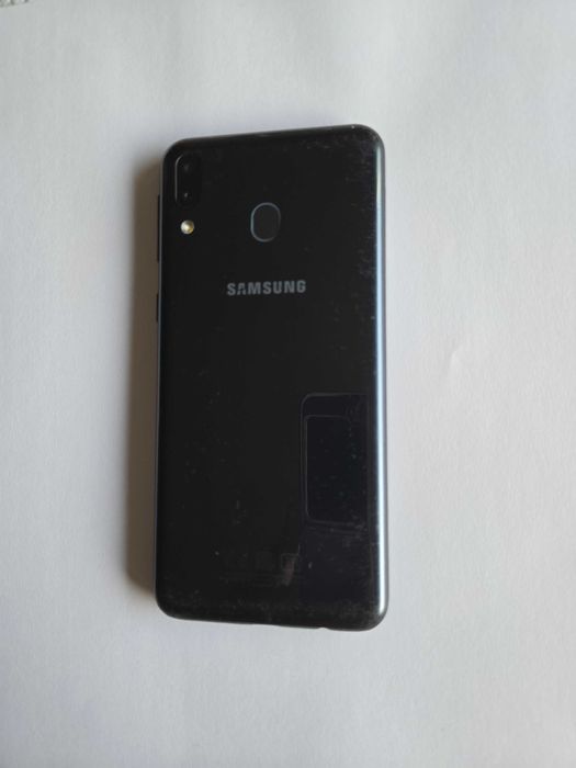 Продавам Samsung Galaxy M 20