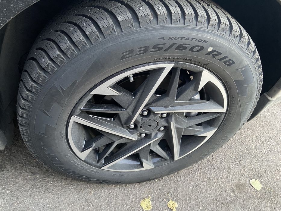 Диски R18 с шипованными шинами Pirelli
