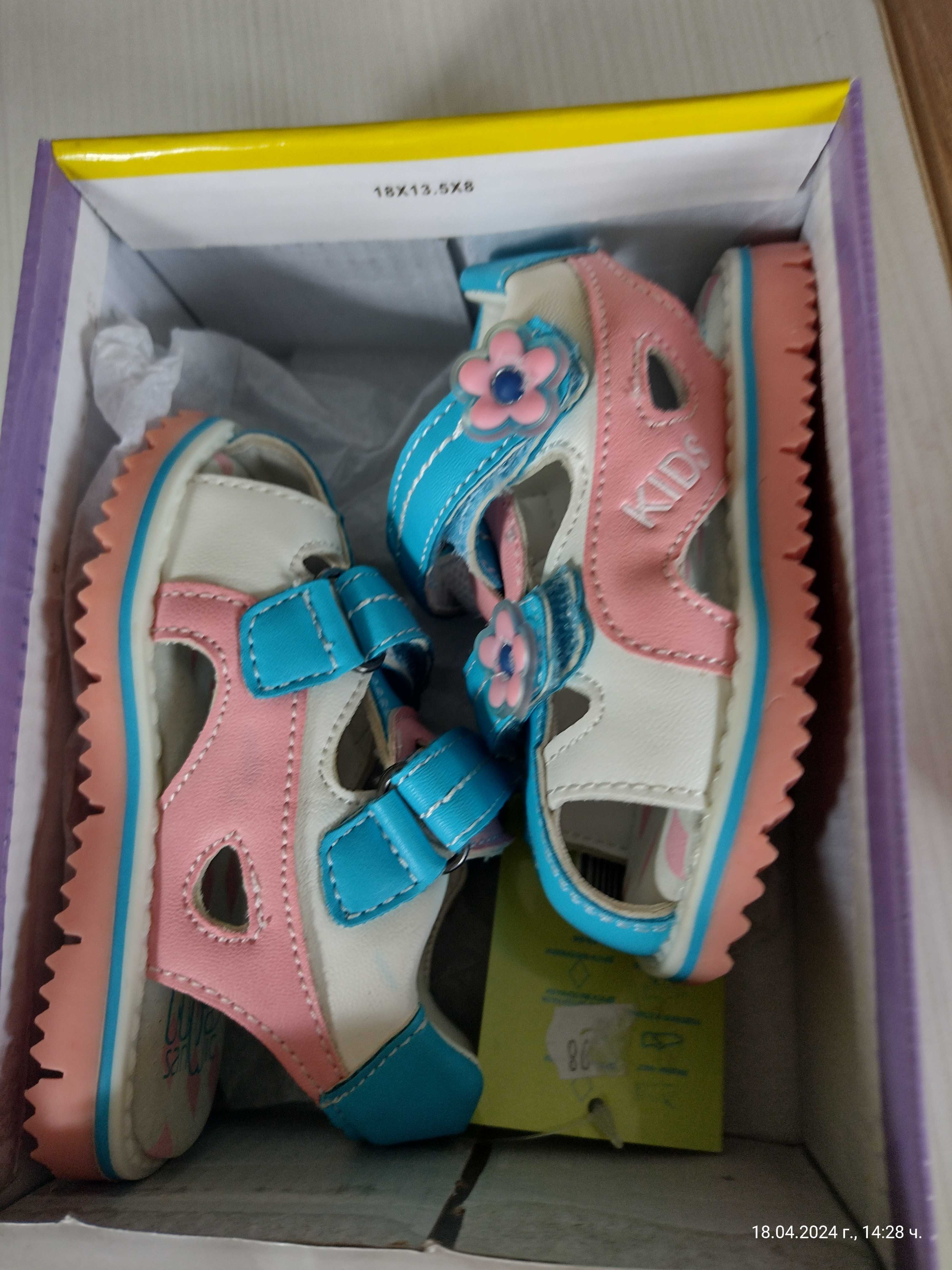 Бебешки нови сандали