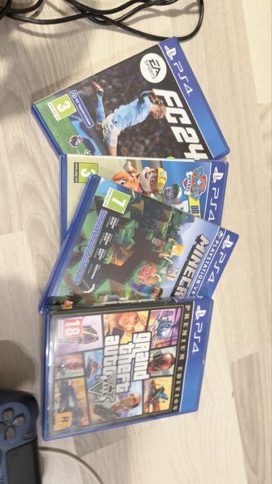 Ps4 + doua joystik-uri si incarcator + volan PS