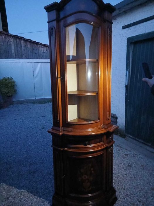 Vitrina Barocc pe Colt