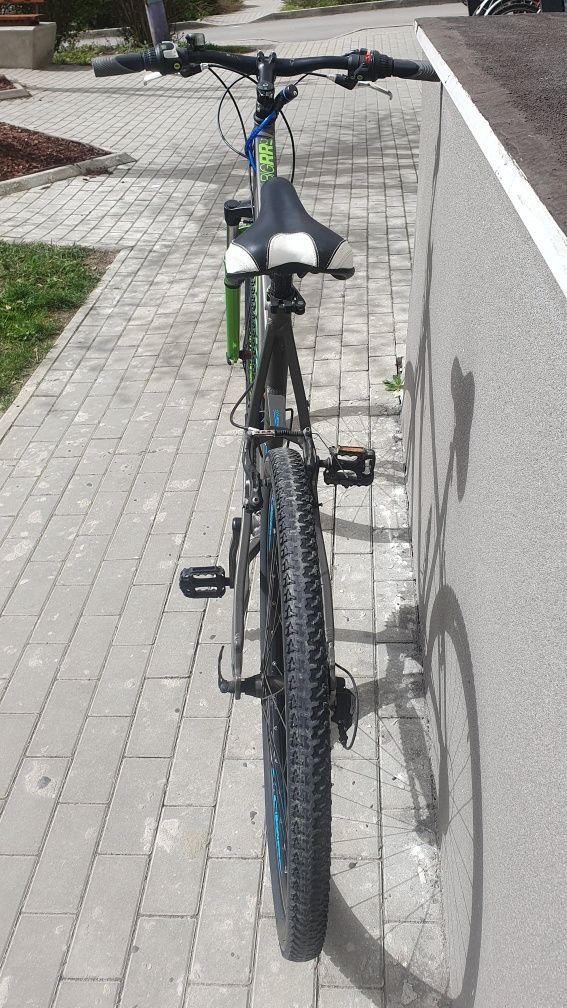 Vînd bicicletă este instare foarte bună.