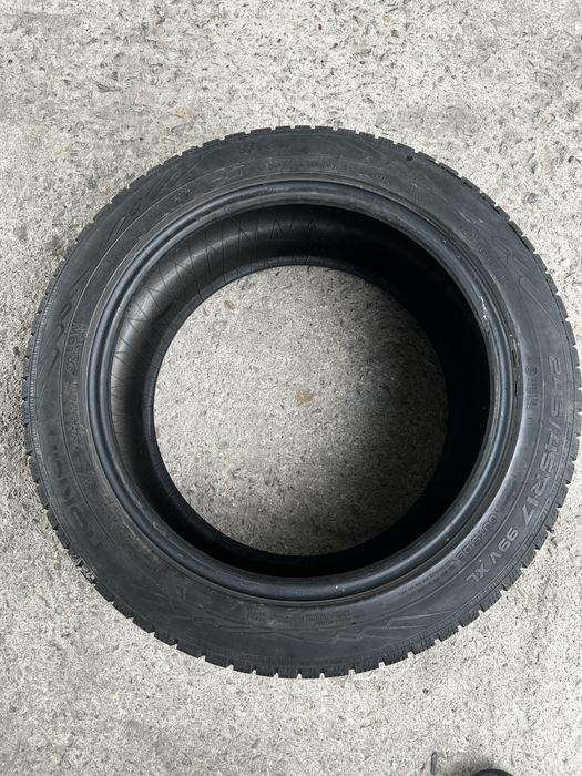 Гуми Nokian 245/45/17 дот 18 година