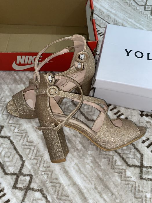 Дамски обувки на ток