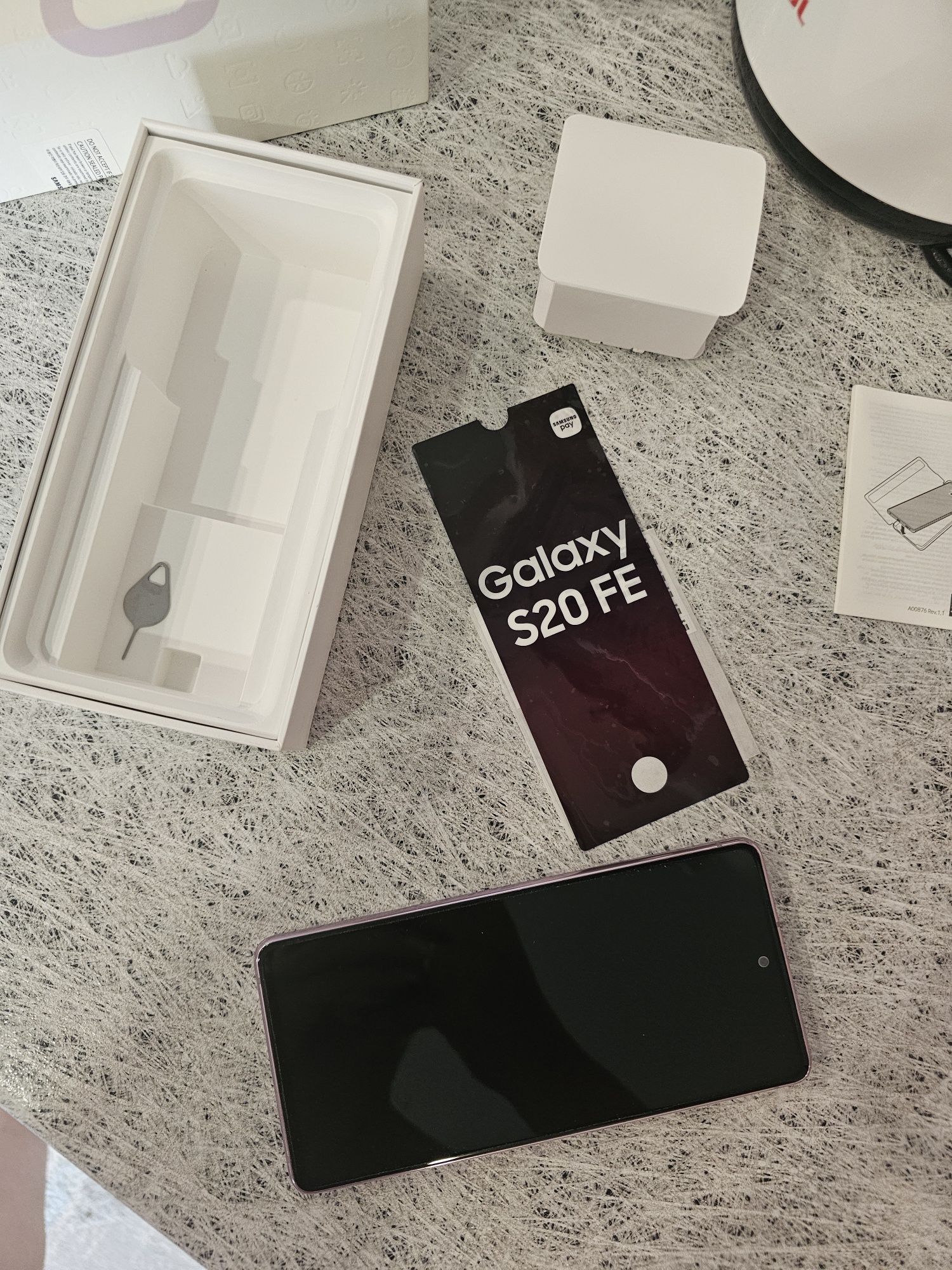 Samsung Galaxy s20fe в отличном состоянии
