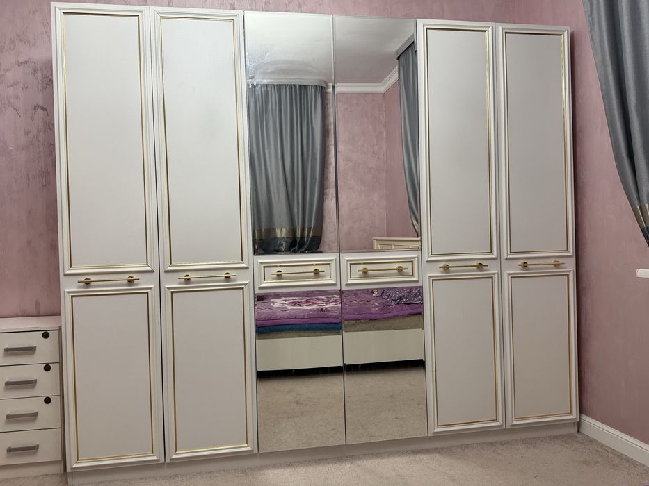 Продам шкаф в идеальном состояние