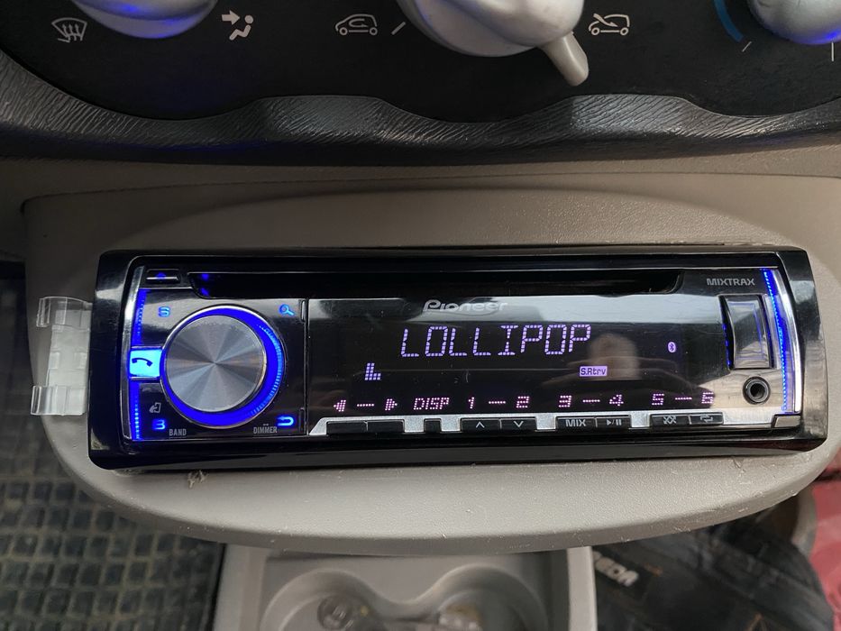 Casetofon Pioneer Bluetooth