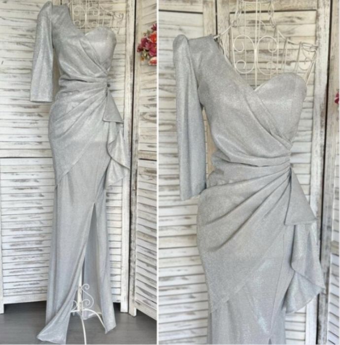 Официална рокля от бляскава материя