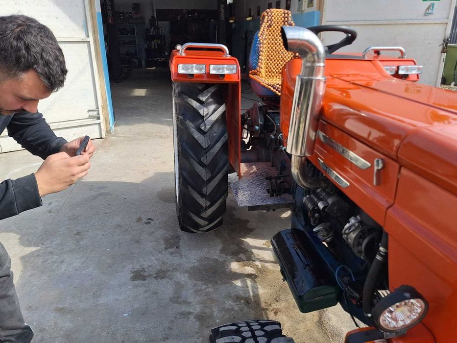 Vând tractor FIAT impecabil