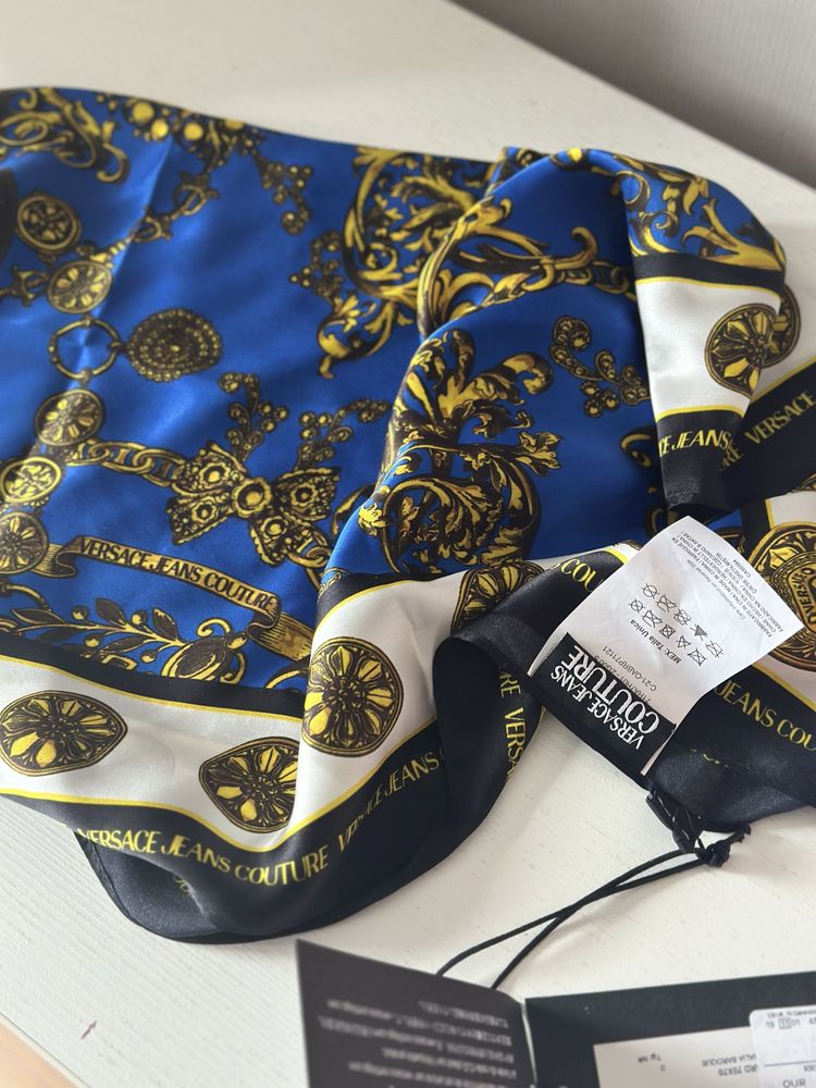 Оригинален шал Versace