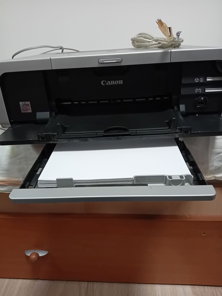 Vând imprimanta pentru calculator