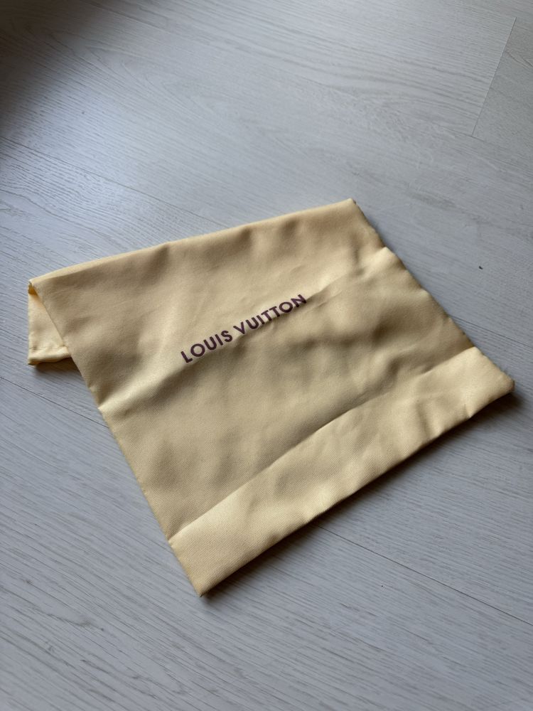 Louis Vuitton противопрахова торбичка