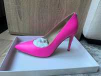 продавам обувки Guess