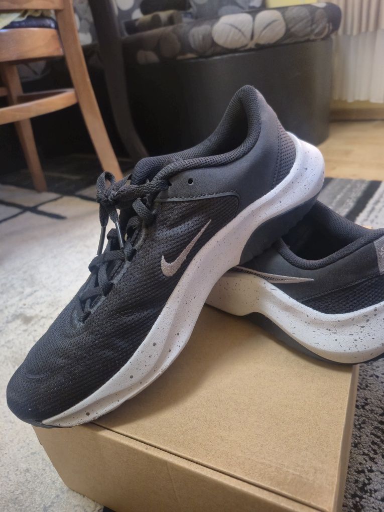 Nike legend essential 3 (нови)