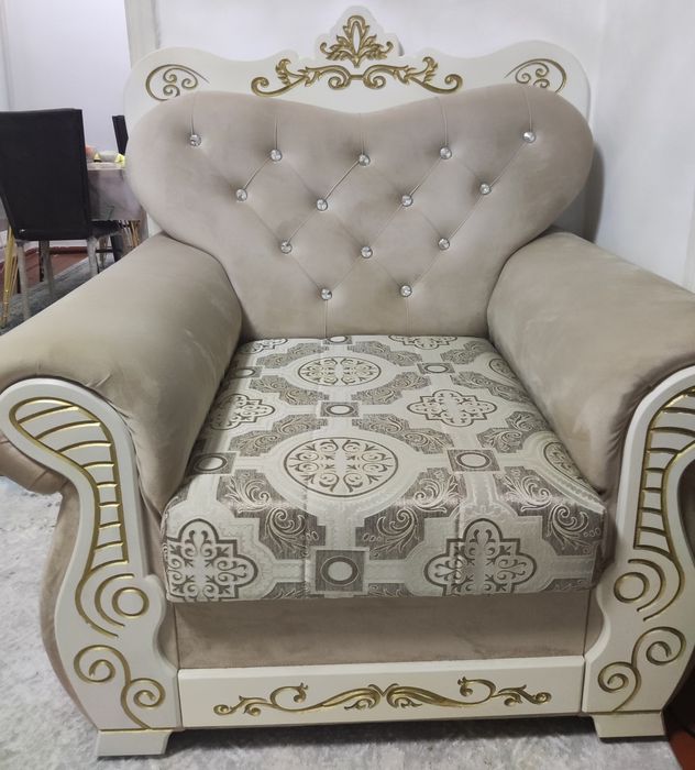 Продам 2 кресло новые королевские