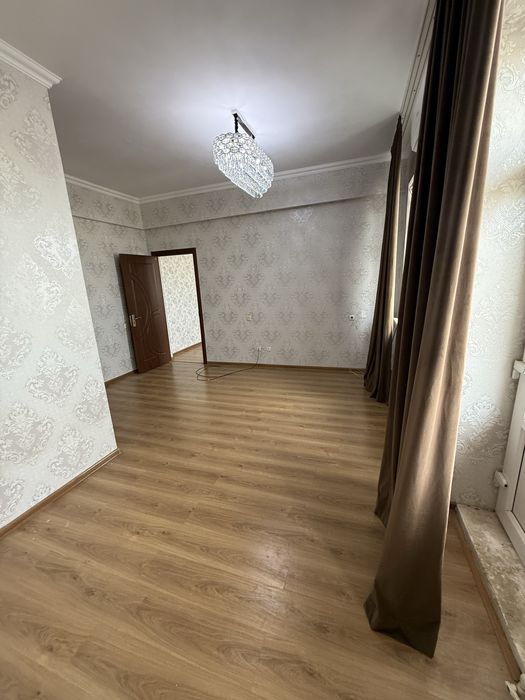 Срочна квартира сотилади сергели 6 А метро 2 чи бекат енида