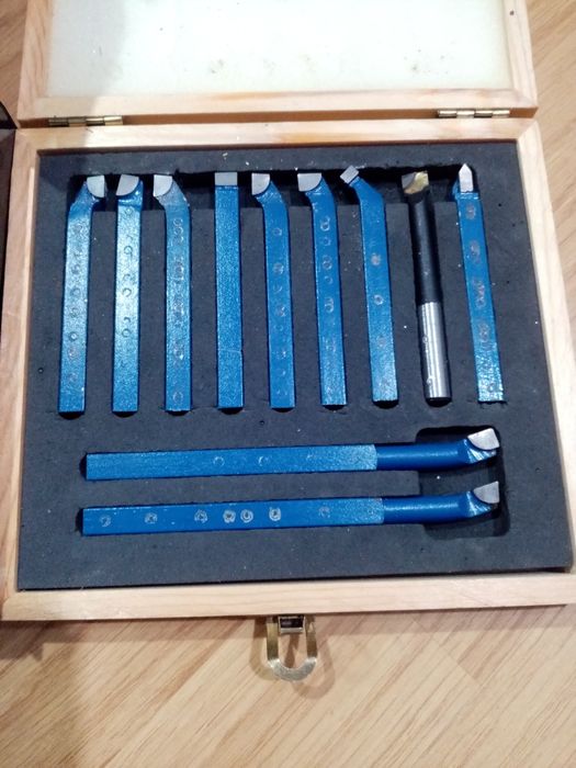 Varf rotativ, cutite strung