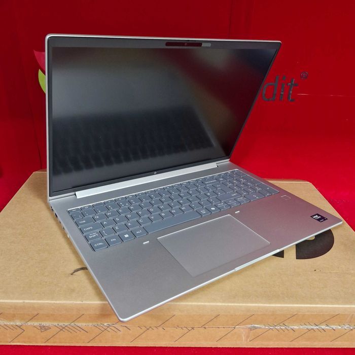 ( B46185.7 / Ag28 Doi Baieti ) Laptop HP / Ultra 7 - Garantie 2 ani !