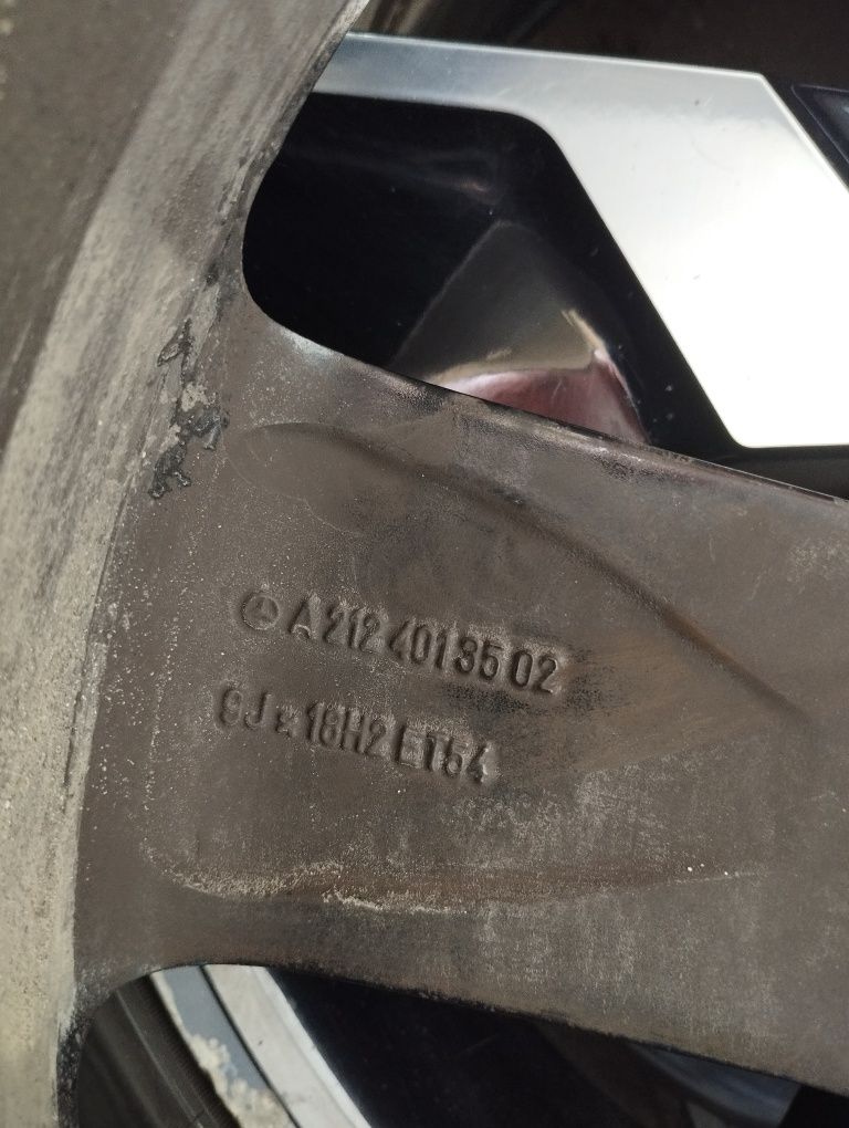 Джанти с гумите Pirelli за Mercedes w212