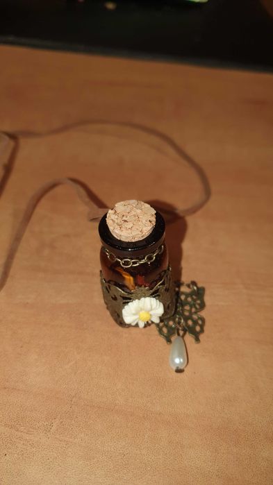 Красиви стъклени мускалчета , с коркова запушалка