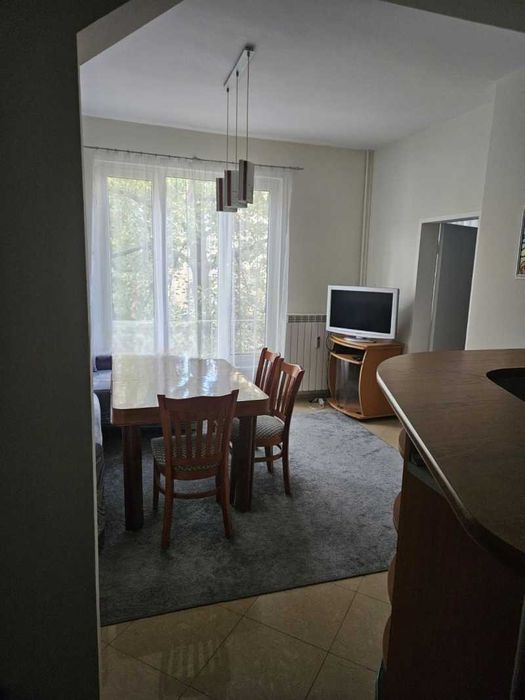 Дава се под наем Тристаен апартамент в София, Център - 70 кв.м за 748 € - Снимка #1