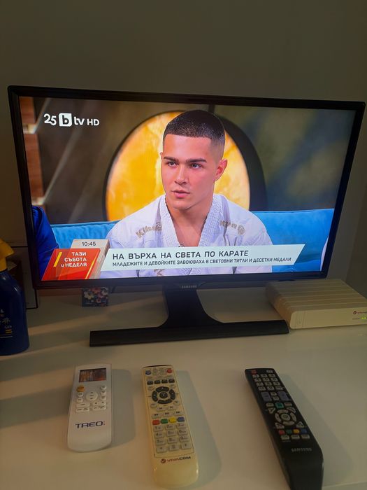 Монитор Samsung T24E390EW и Монитор 22" (55.88 cm) Samsung P2270HD