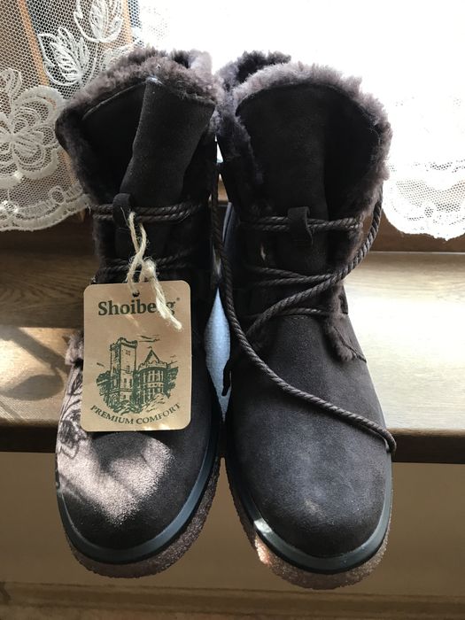 Продаю женские ботинки