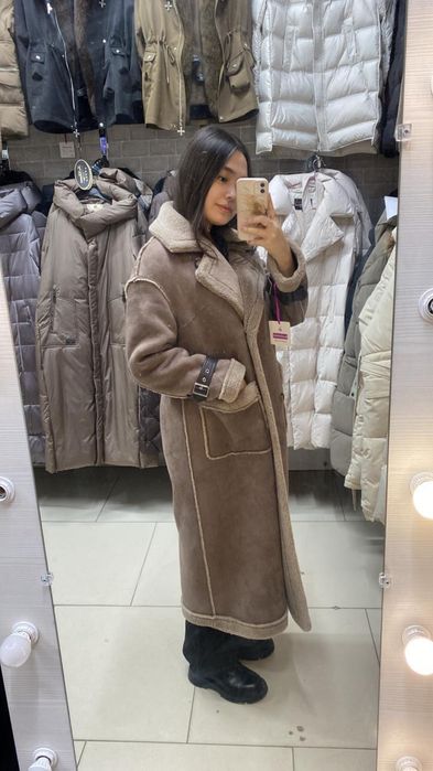 Продам женскую зимнюю двухсторонную дубленку из нат. Замш и шерсти и !