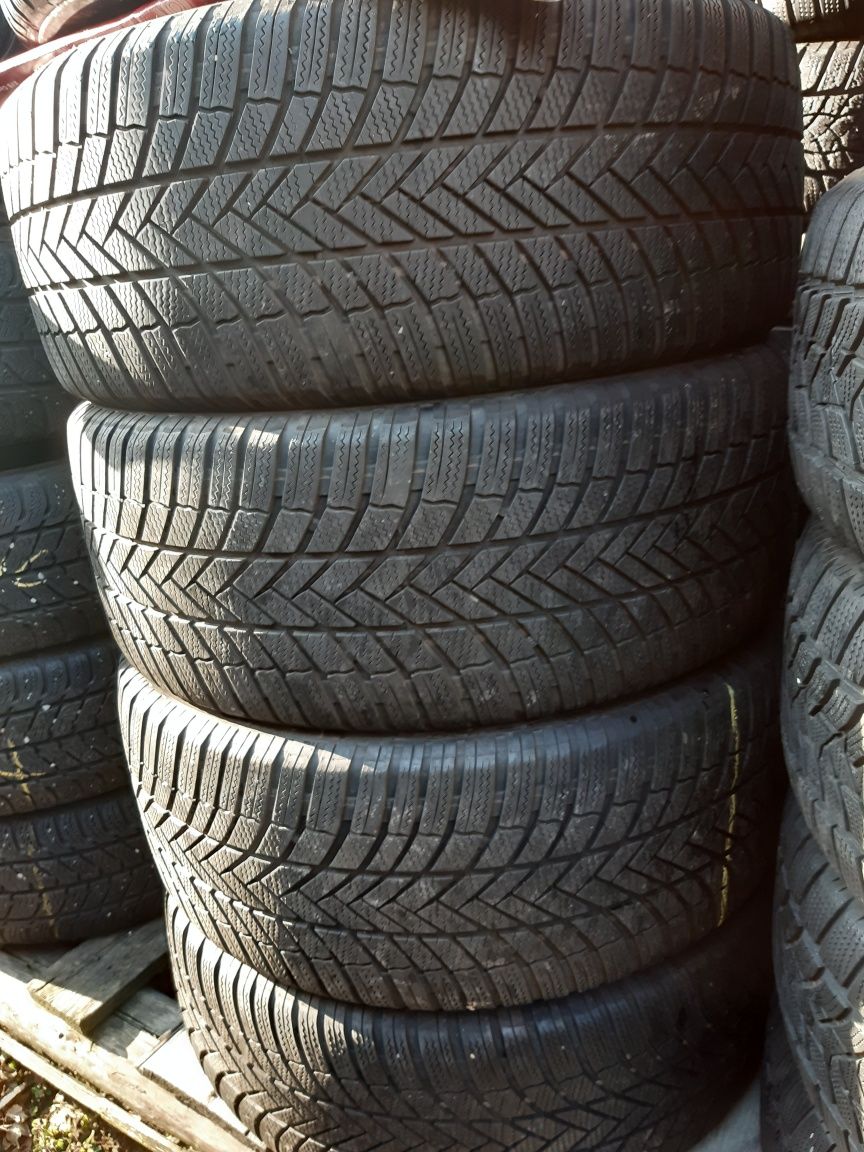 4 anvelope 255/50r19 iarnă marca Bridgestone, preț 1800 lei setul