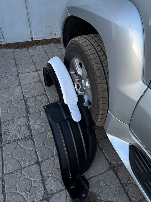 Передние подкрылки Тойота Прадо 120 gx470
