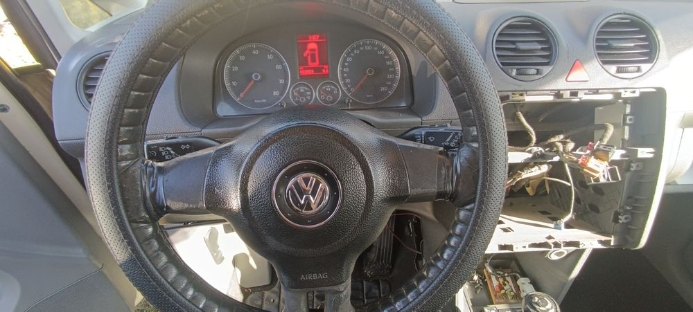 Продавам Vw Caddy 2.0 бензин с метан на части.