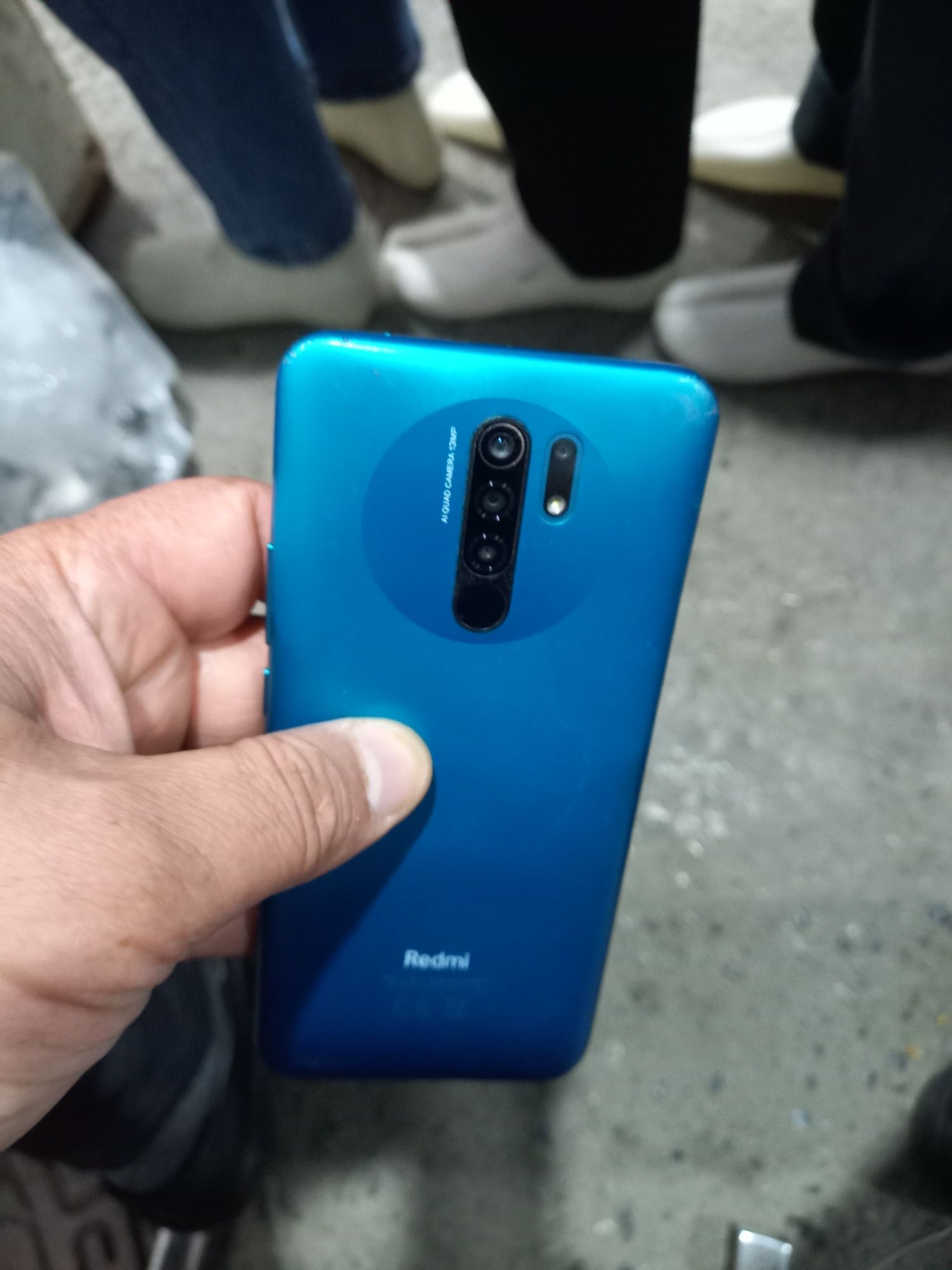 Redmi 9 holati tiniq ideal 32GB hotirasi 2 sim kartasi imeyka bo'gan .