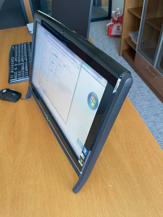 Acer eMachines EZ1711 19 Inch All-in-One PC